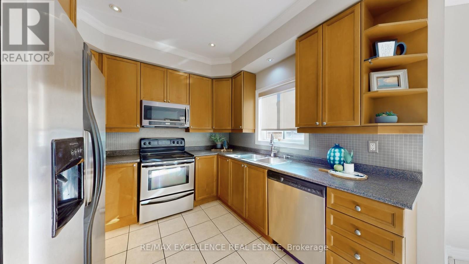 21 Overture Lane, Brampton, Ontario  L6S 6H9 - Photo 11 - W12467493