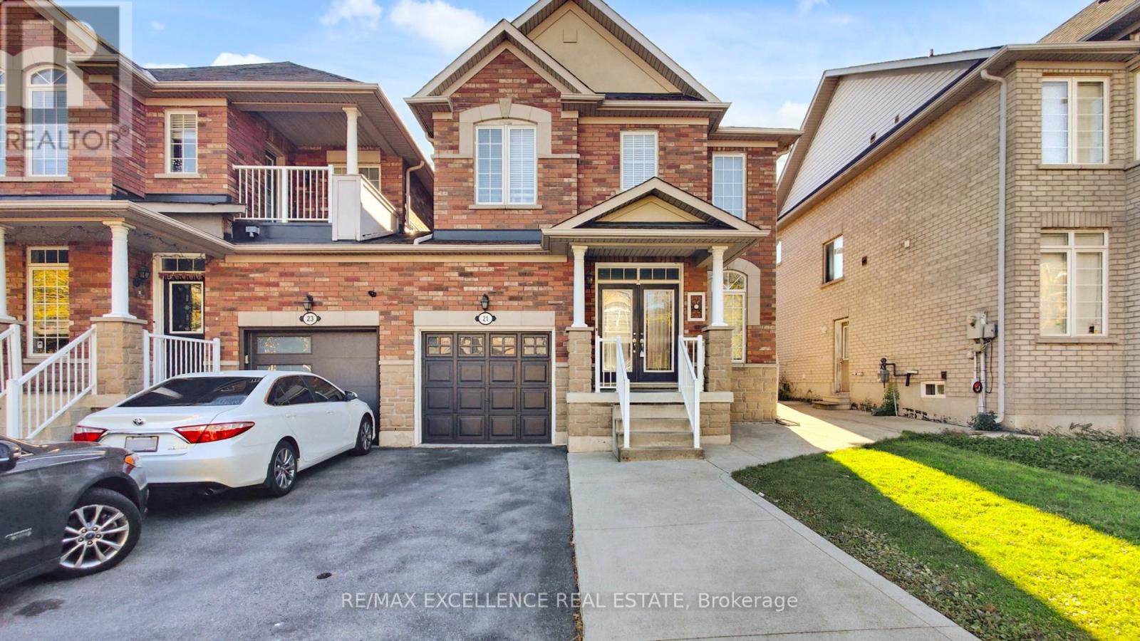 21 Overture Lane, Brampton, Ontario  L6S 6H9 - Photo 2 - W12467493