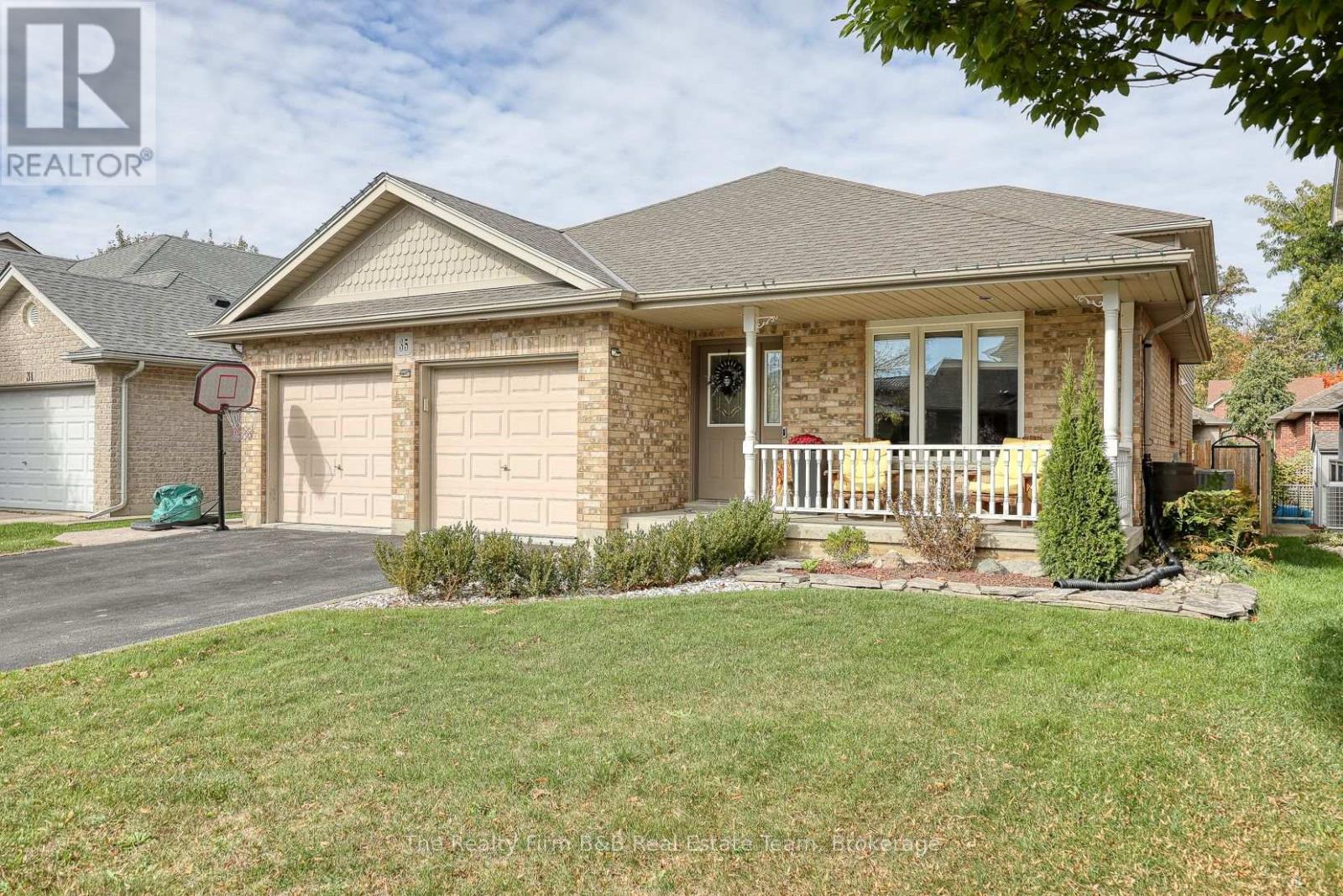 35 Blue Jay Boulevard, Woodstock, Ontario  N4T 1T2 - Photo 1 - X12467563