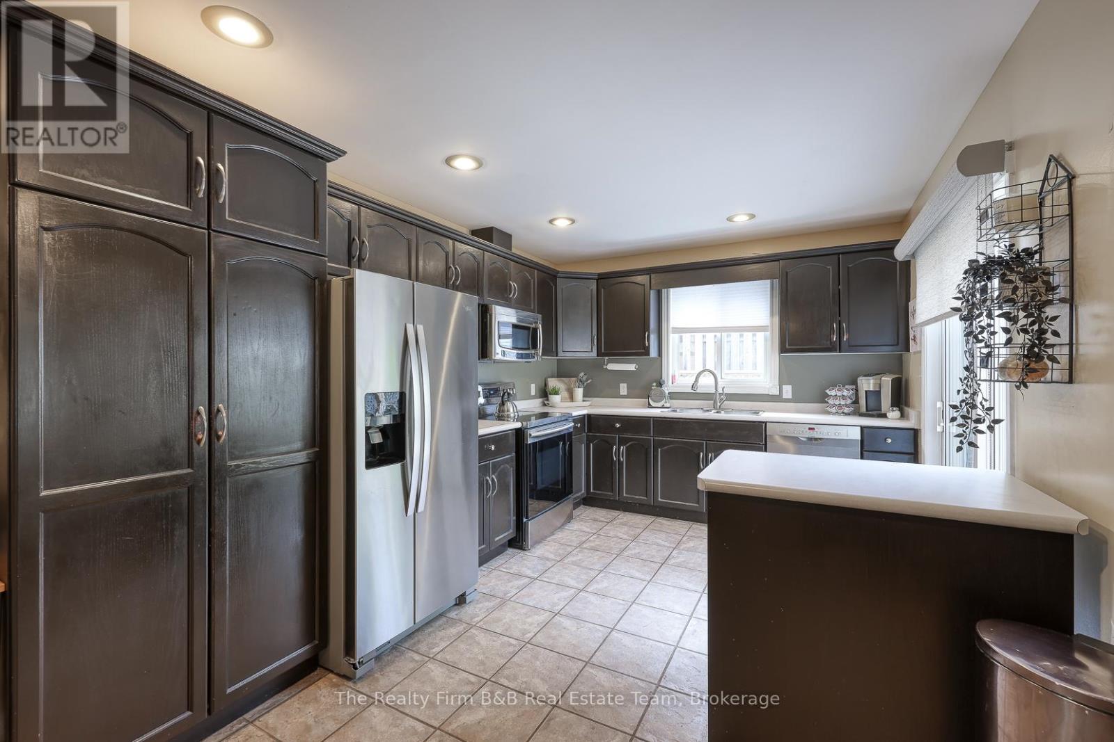 35 Blue Jay Boulevard, Woodstock, Ontario  N4T 1T2 - Photo 24 - X12467563