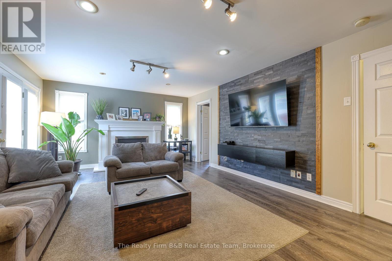 35 Blue Jay Boulevard, Woodstock, Ontario  N4T 1T2 - Photo 31 - X12467563