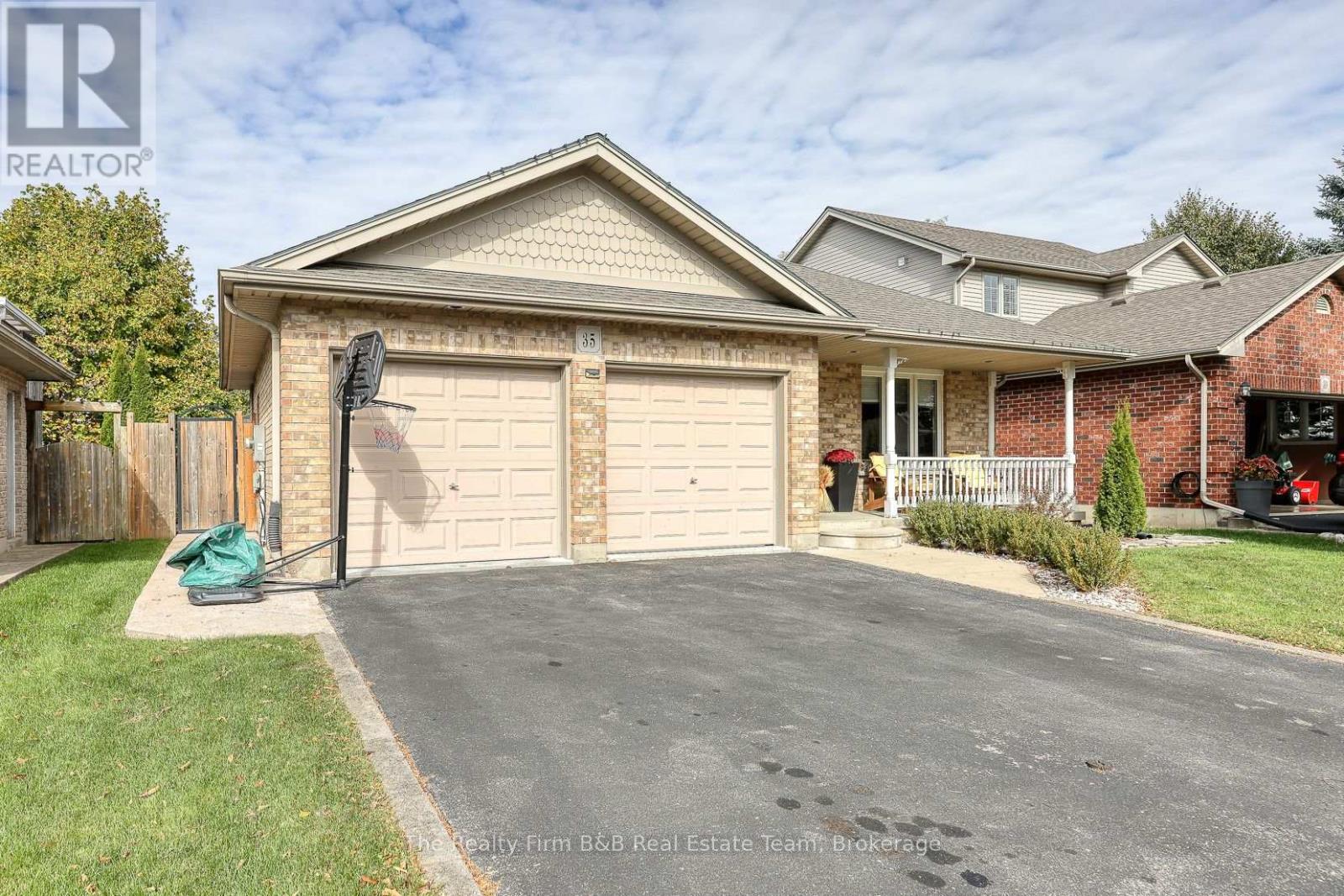 35 Blue Jay Boulevard, Woodstock, Ontario  N4T 1T2 - Photo 8 - X12467563