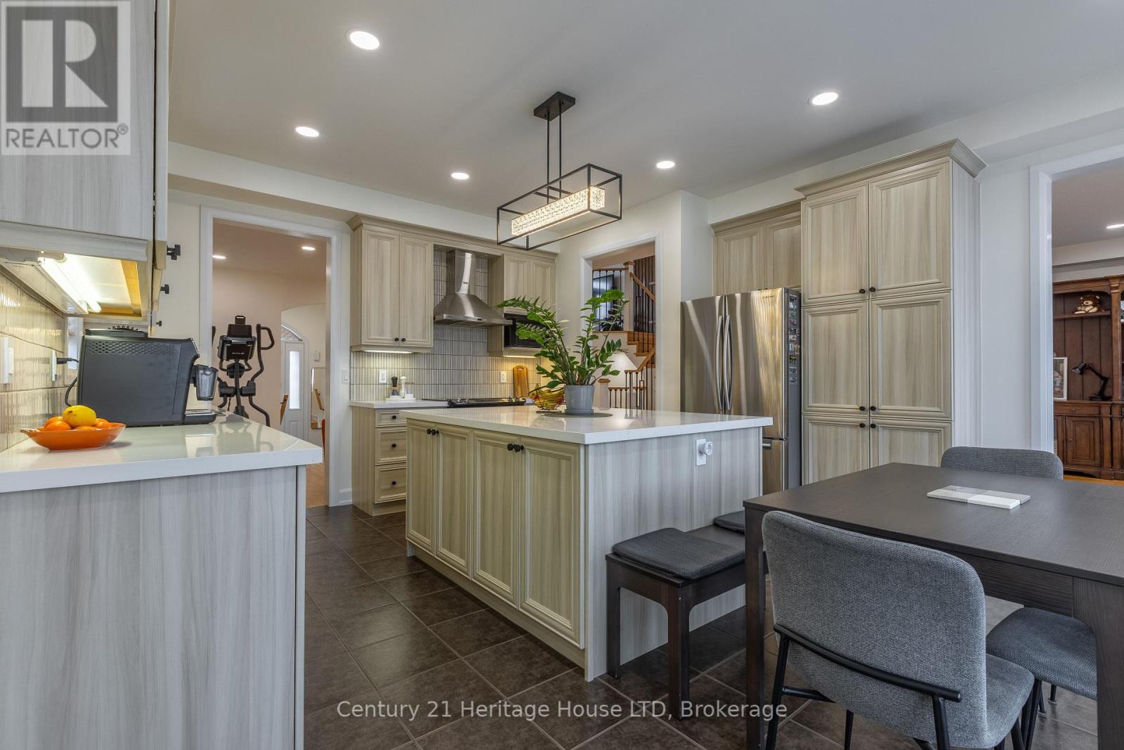 5 Juneberry Road, Thorold, Ontario  L2V 0B2 - Photo 6 - X12430125