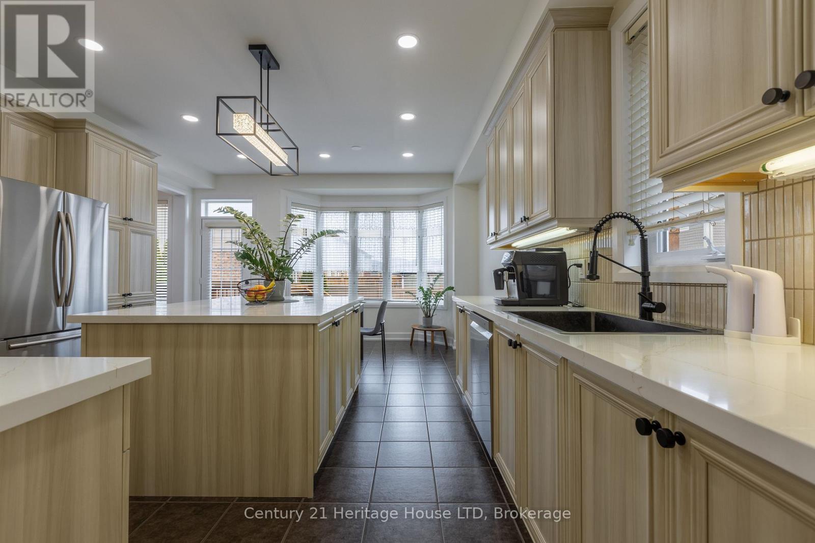 5 Juneberry Road, Thorold, Ontario  L2V 0B2 - Photo 7 - X12430125