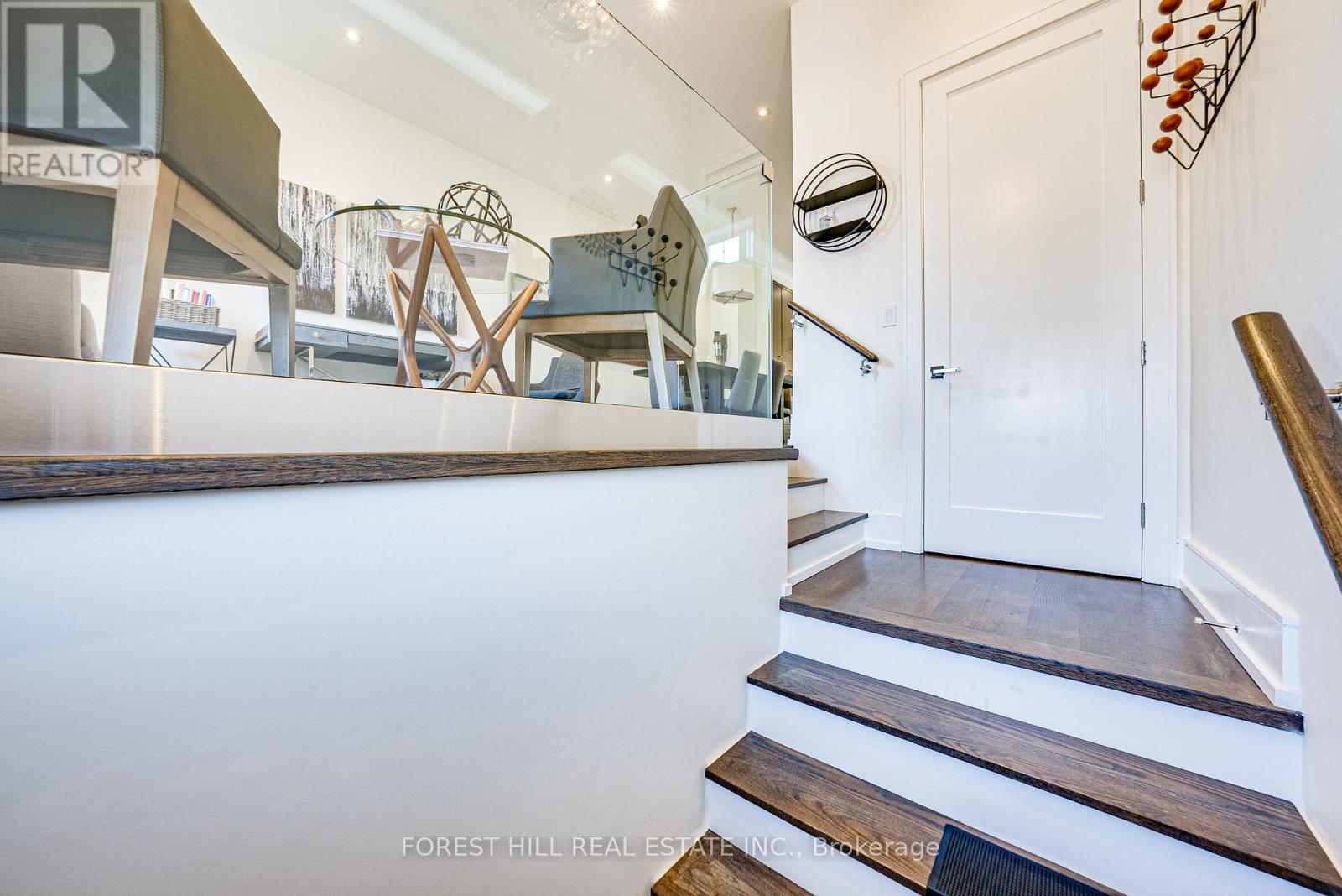 15a Roslin Avenue, Toronto, Ontario  M4N 1Y8 - Photo 3 - C12467560