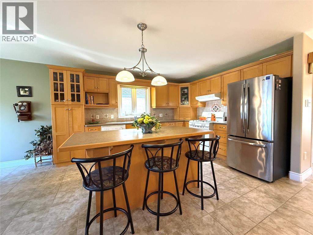 126 Stathis Boulevard, Sarnia, Ontario  N7S 5T5 - Photo 4 - 25026223