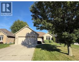 126 STATHIS BOULEVARD, Sarnia, Ontario
