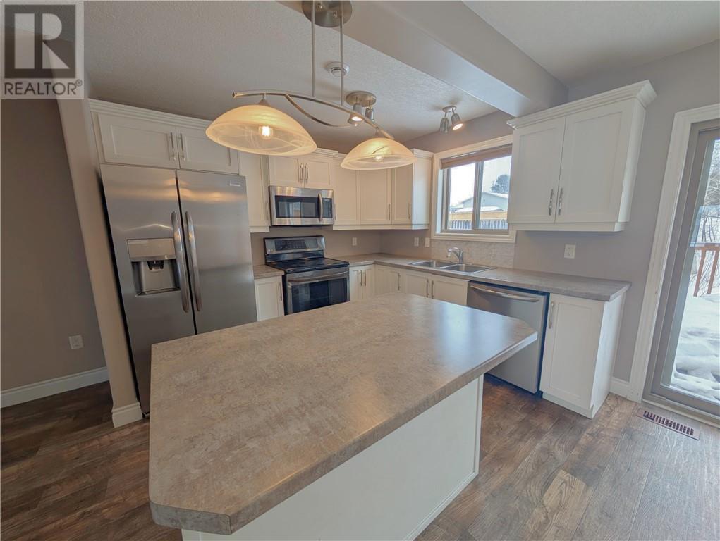 156 Eclipse Crescent, Greater Sudbury, Ontario  P3B 0E6 - Photo 6 - 2125246