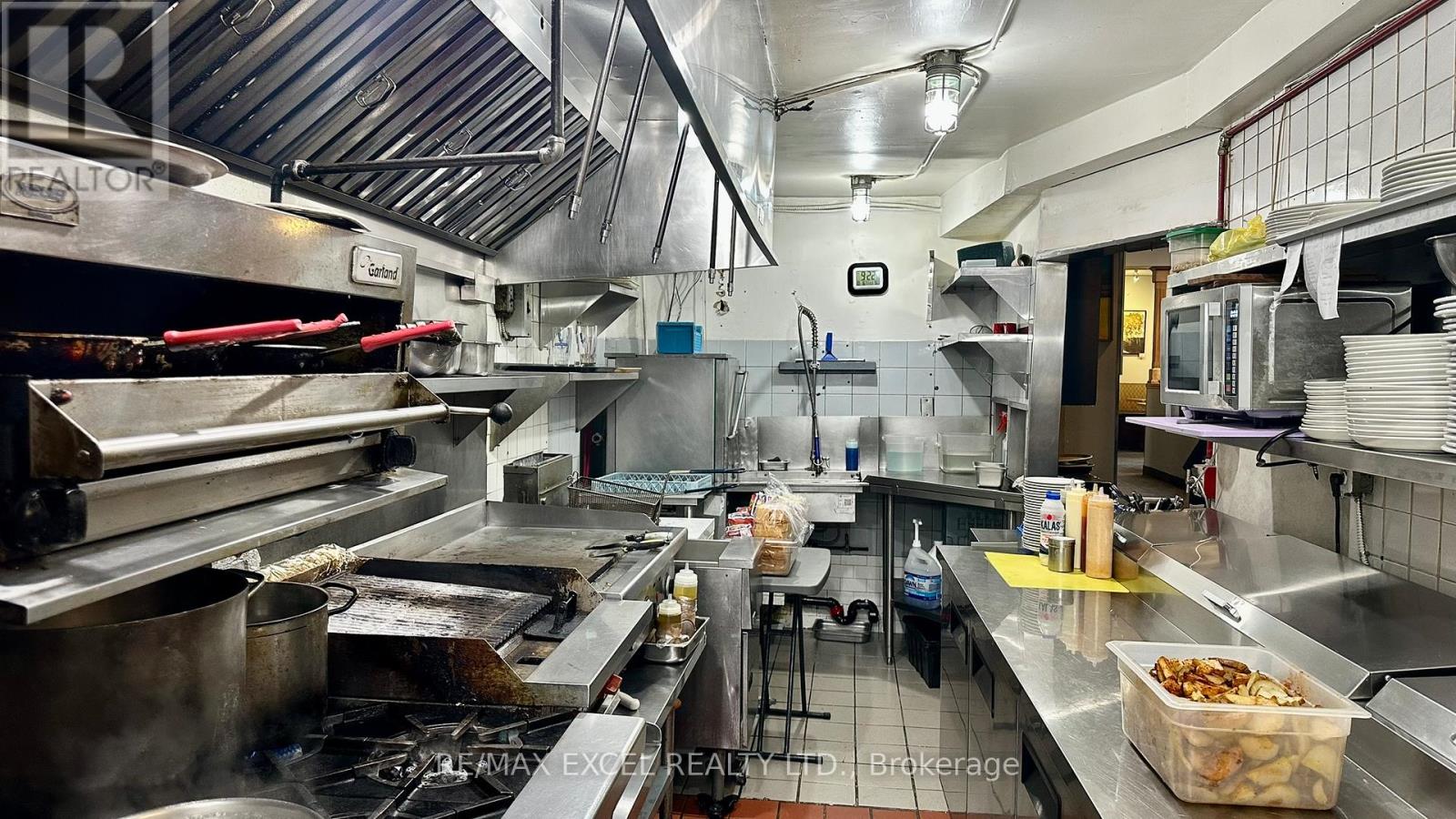 2162 Queen Street E, Toronto (The Beaches), Ontario  M4E 1E4 - Photo 11 - E12467530