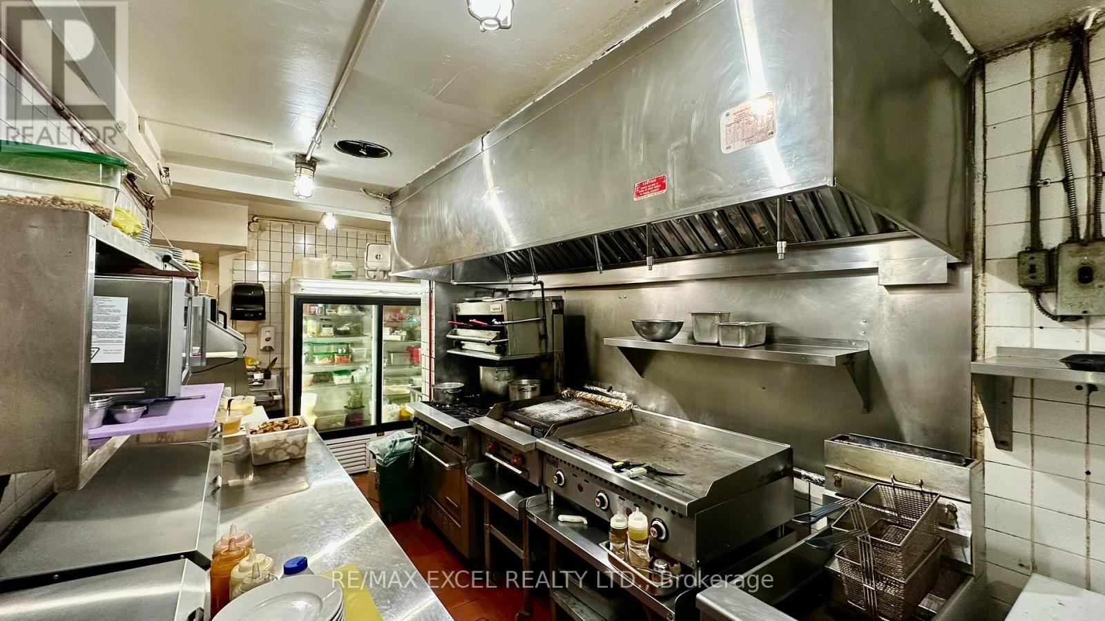 2162 Queen Street E, Toronto (The Beaches), Ontario  M4E 1E4 - Photo 9 - E12467530