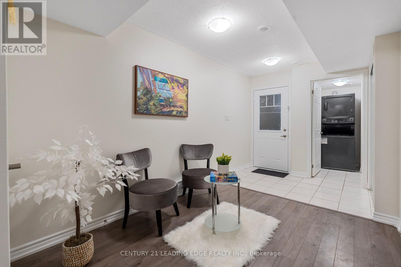 521 Fir Court, Milton, Ontario  L9T 7E7 - Photo 2 - W12467103