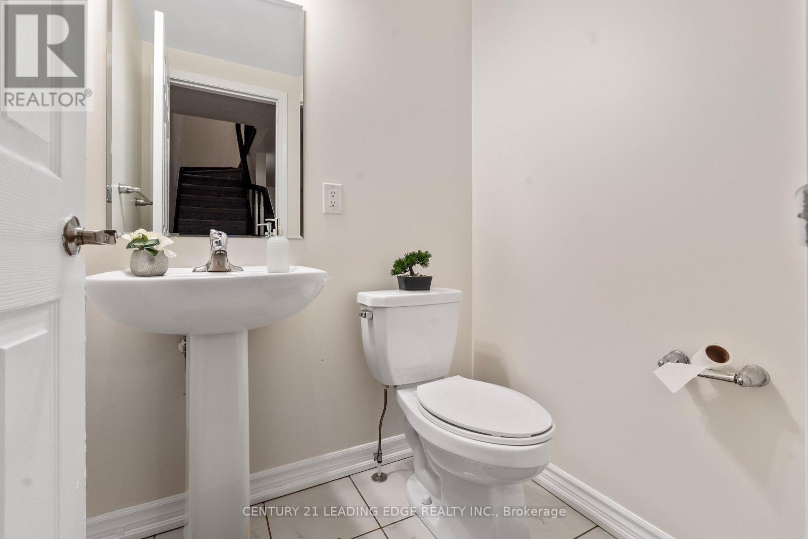 521 Fir Court, Milton, Ontario  L9T 7E7 - Photo 12 - W12467103