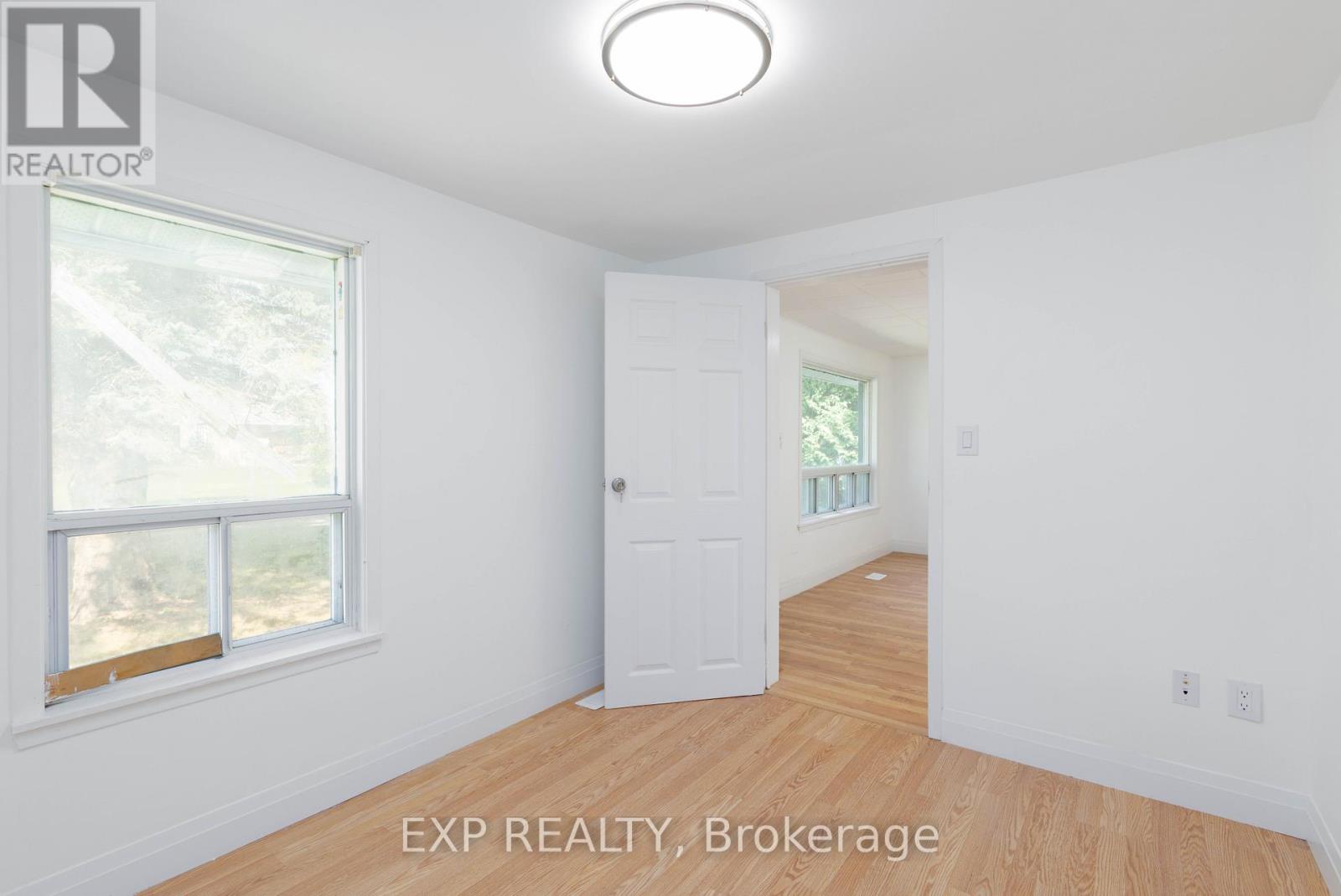 51 Burke Street, Georgina, Ontario  L0E 1R0 - Photo 10 - N12467528