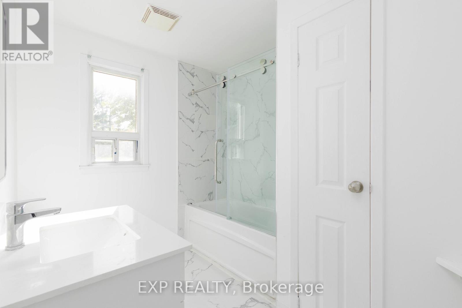 51 Burke Street, Georgina, Ontario  L0E 1R0 - Photo 19 - N12467528