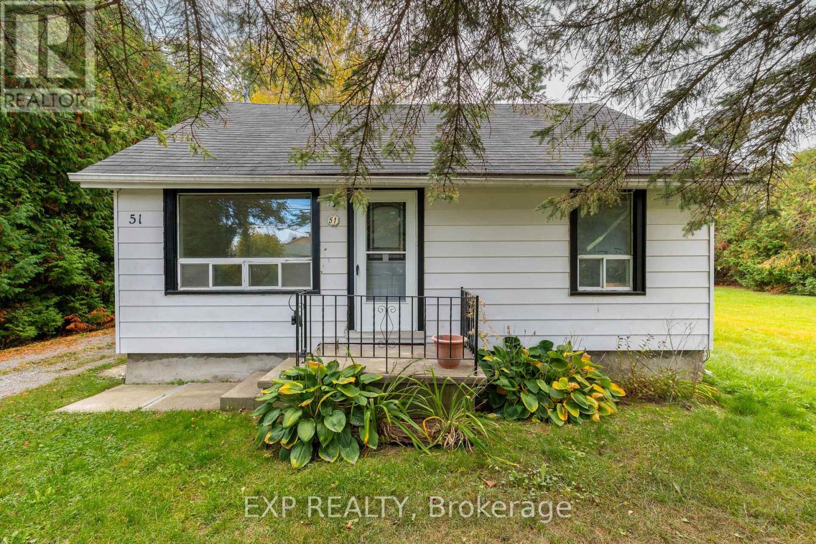 51 Burke Street, Georgina, Ontario  L0E 1R0 - Photo 2 - N12467528
