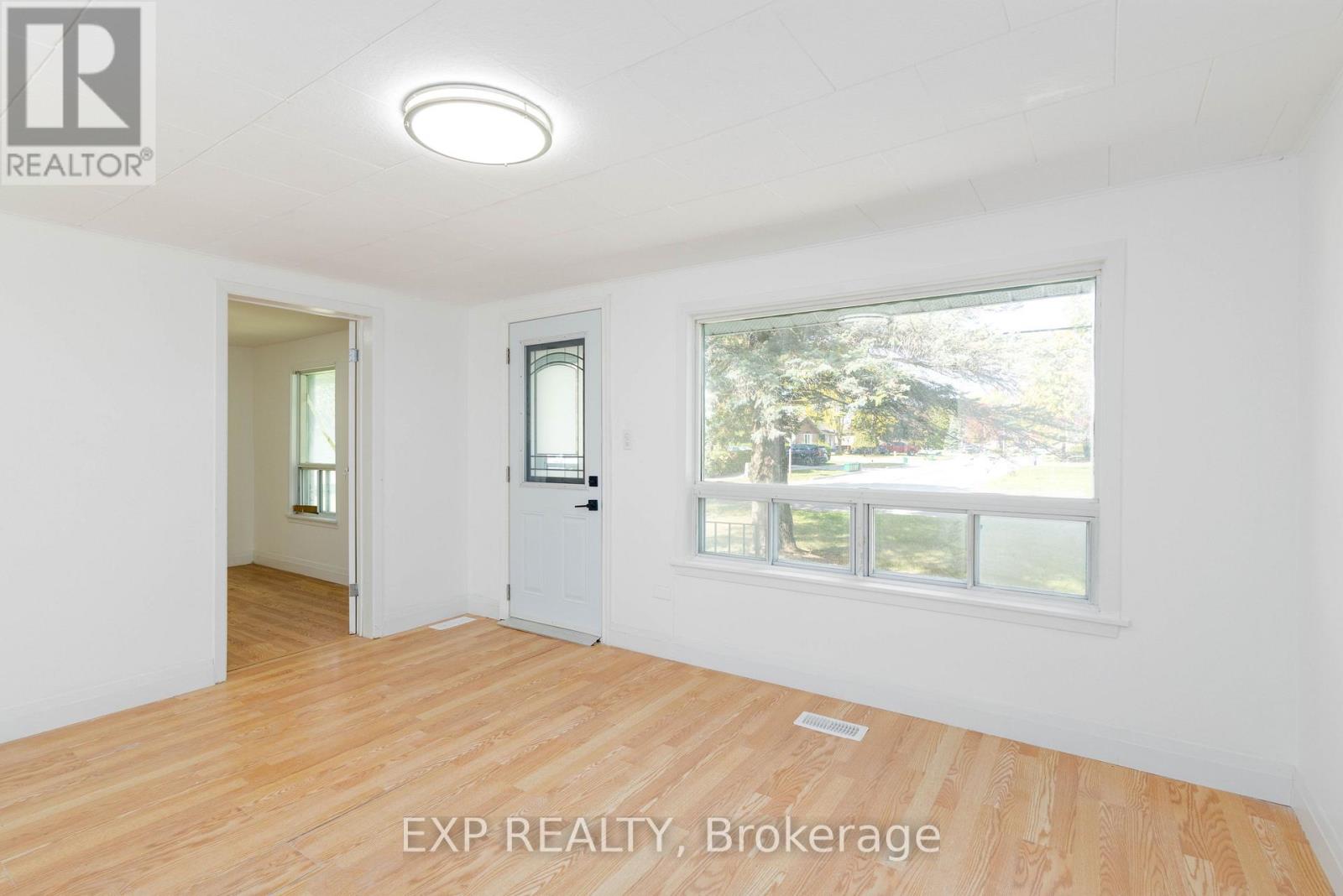 51 Burke Street, Georgina, Ontario  L0E 1R0 - Photo 6 - N12467528