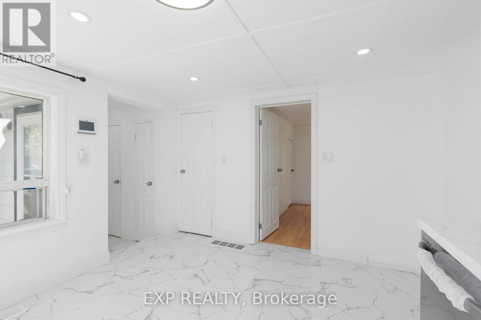 51 Burke Street, Georgina, Ontario  L0E 1R0 - Photo 9 - N12467528