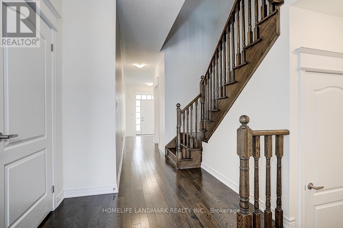 3 Moonseed Lane, Richmond Hill, Ontario  L4E 1E7 - Photo 4 - N12467561