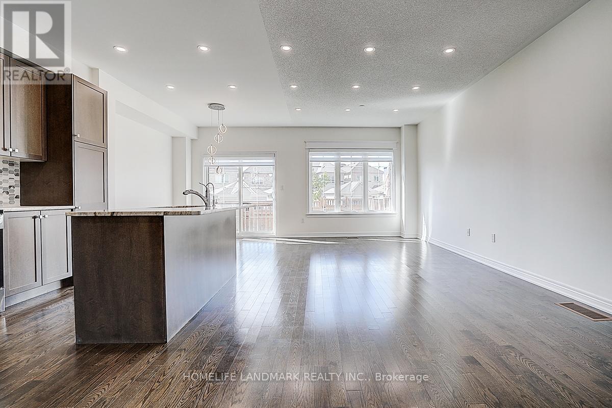 3 Moonseed Lane, Richmond Hill, Ontario  L4E 1E7 - Photo 5 - N12467561