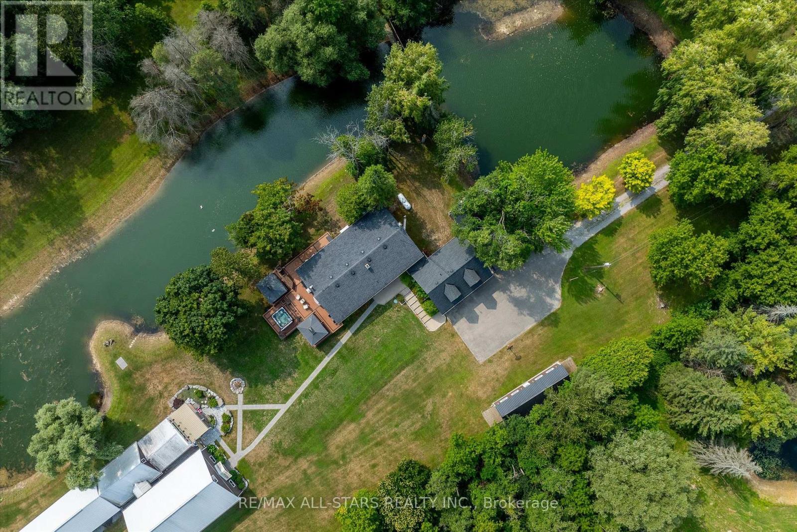 5427 Ravenshoe Road, East Gwillimbury, Ontario  L0E 1R0 - Photo 10 - N12336382