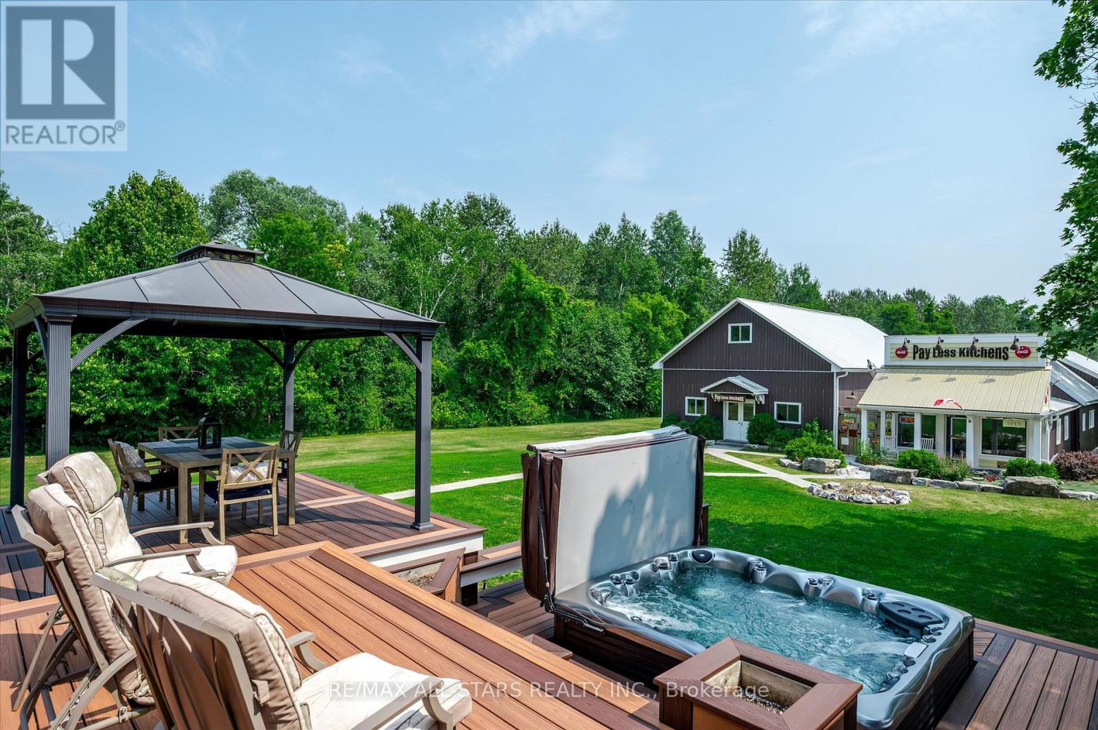 5427 Ravenshoe Road, East Gwillimbury, Ontario  L0E 1R0 - Photo 5 - N12336382