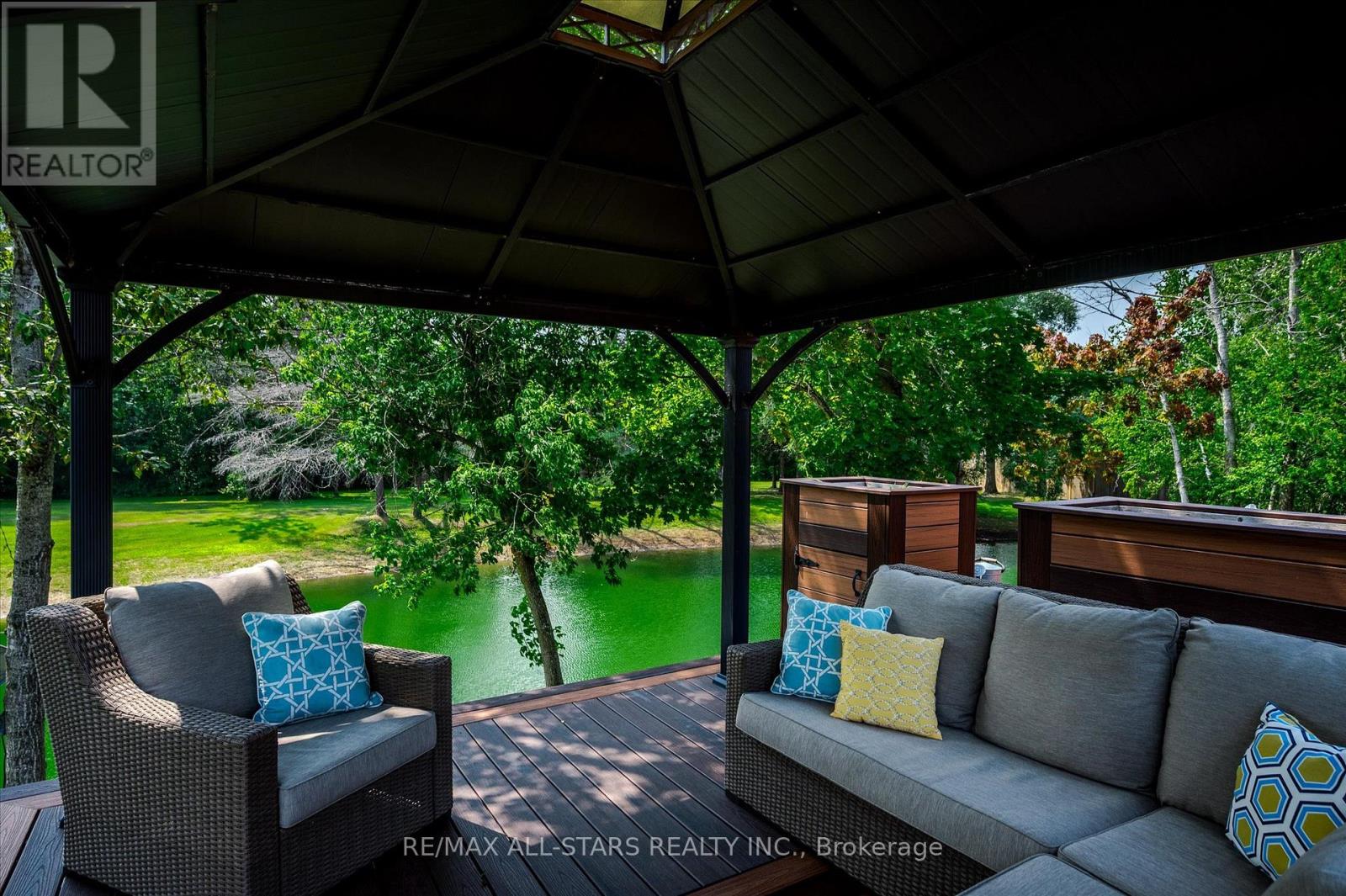 5427 Ravenshoe Road, East Gwillimbury, Ontario  L0E 1R0 - Photo 6 - N12336382