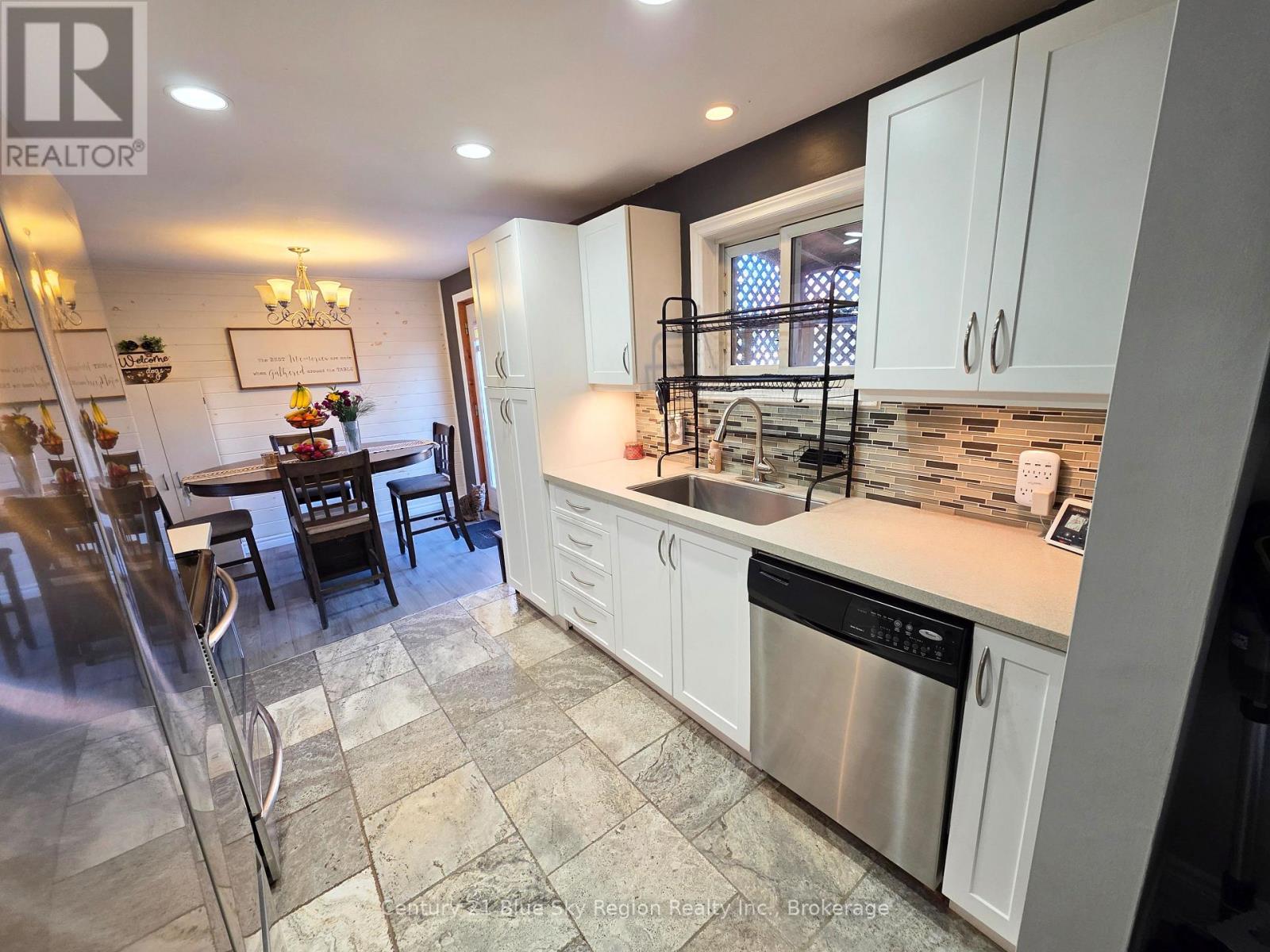 1376 Copeland Street, North Bay, Ontario P1B 3G3 - Photo 14 - X12467566