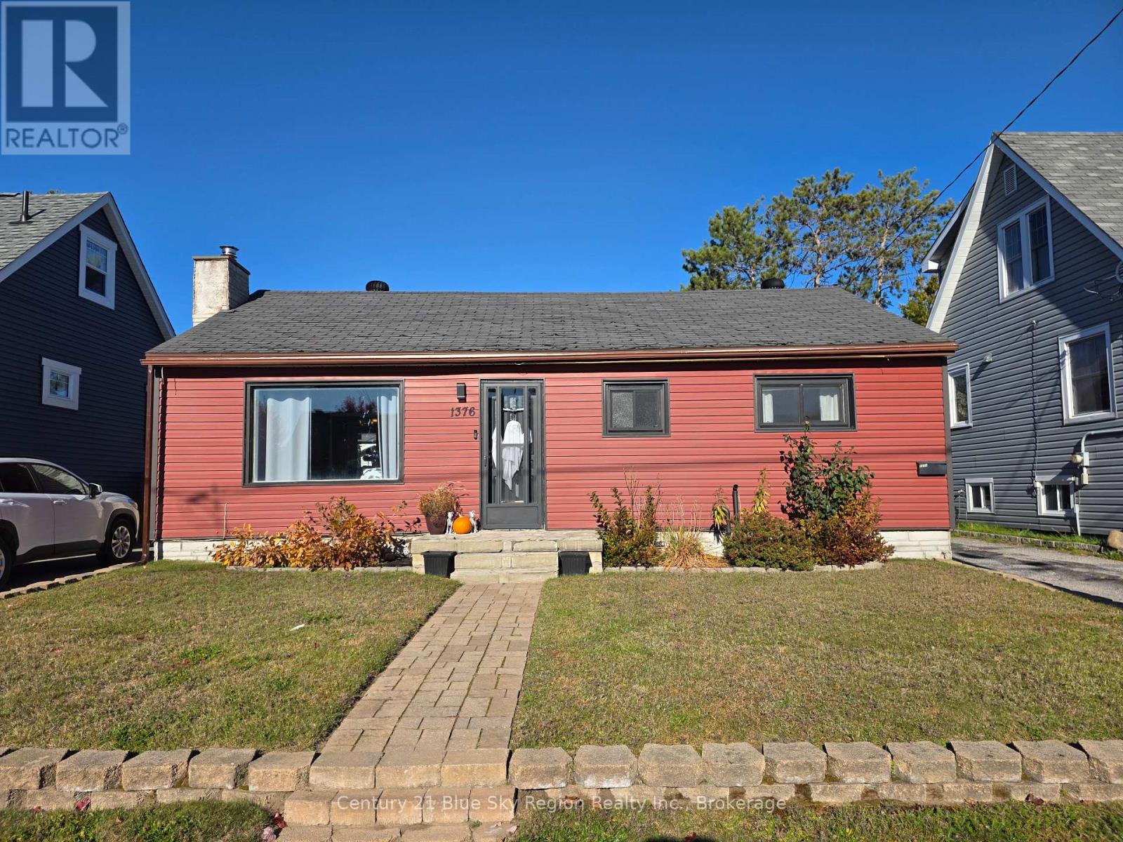 1376 Copeland Street, North Bay, Ontario P1B 3G3 - Photo 2 - X12467566