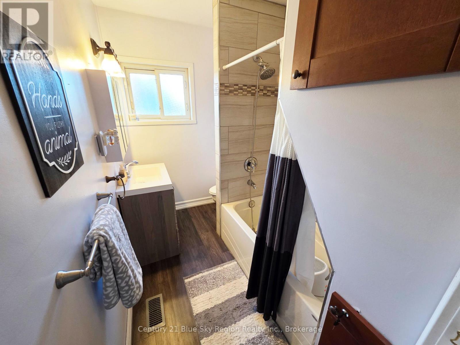 1376 Copeland Street, North Bay, Ontario P1B 3G3 - Photo 30 - X12467566