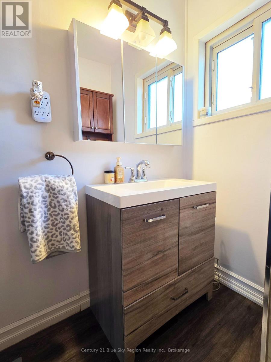 1376 Copeland Street, North Bay, Ontario P1B 3G3 - Photo 31 - X12467566