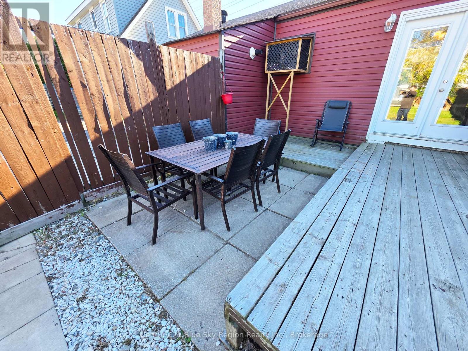 1376 Copeland Street, North Bay, Ontario P1B 3G3 - Photo 5 - X12467566