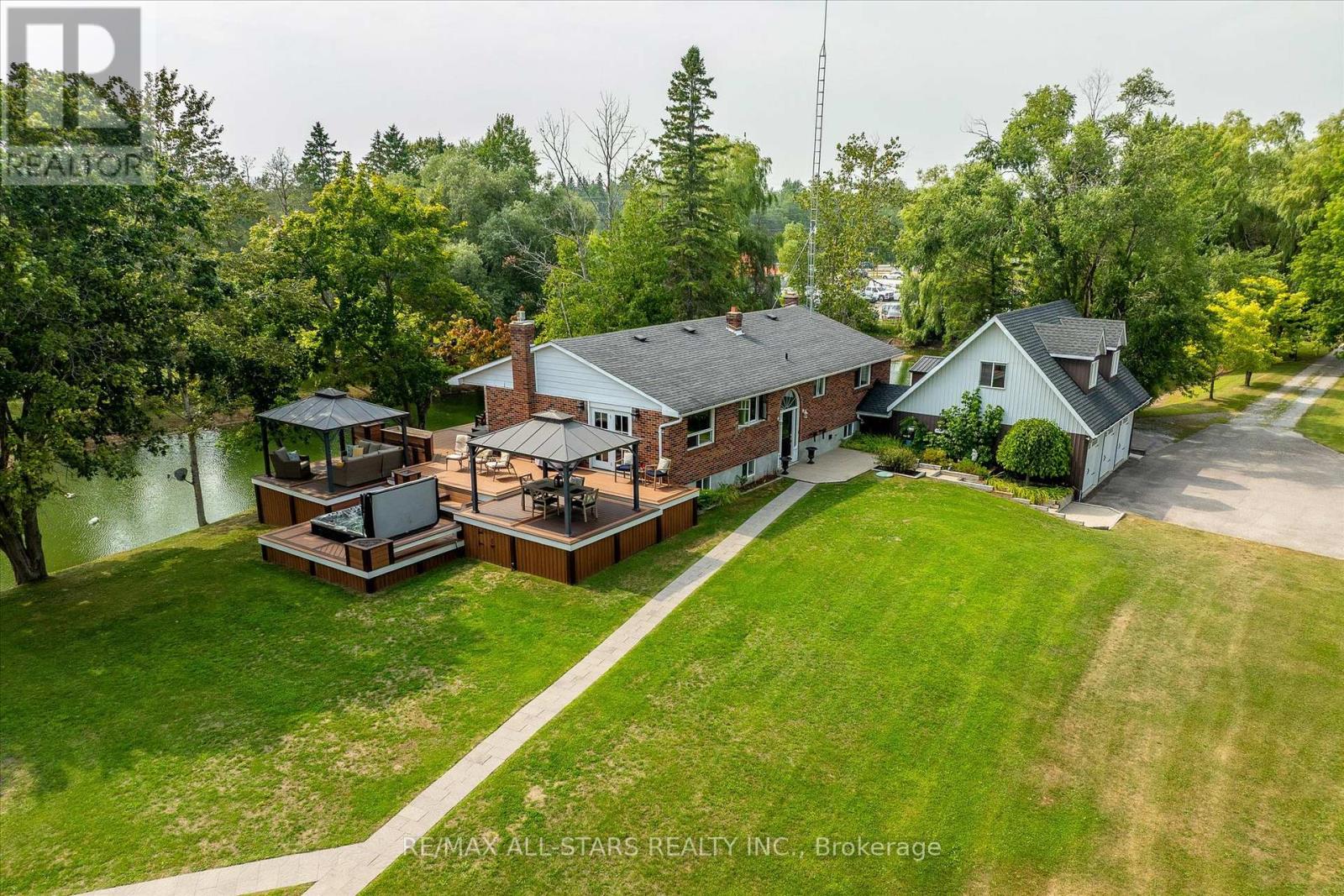 5427 Ravenshoe Road, East Gwillimbury, Ontario  L0E 1R0 - Photo 9 - N12336382