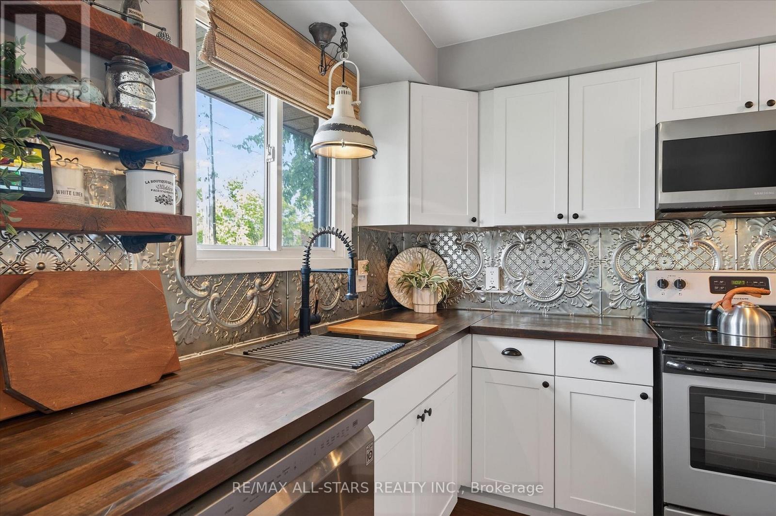 34 William Street, Kawartha Lakes, Ontario  K0M 1A0 - Photo 6 - X12393999