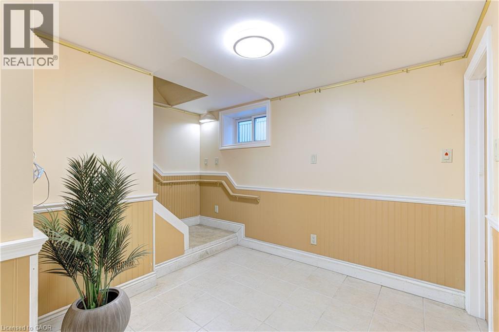46 Woodlawn Avenue, Mississauga, Ontario  L5G 3K6 - Photo 11 - 40769055