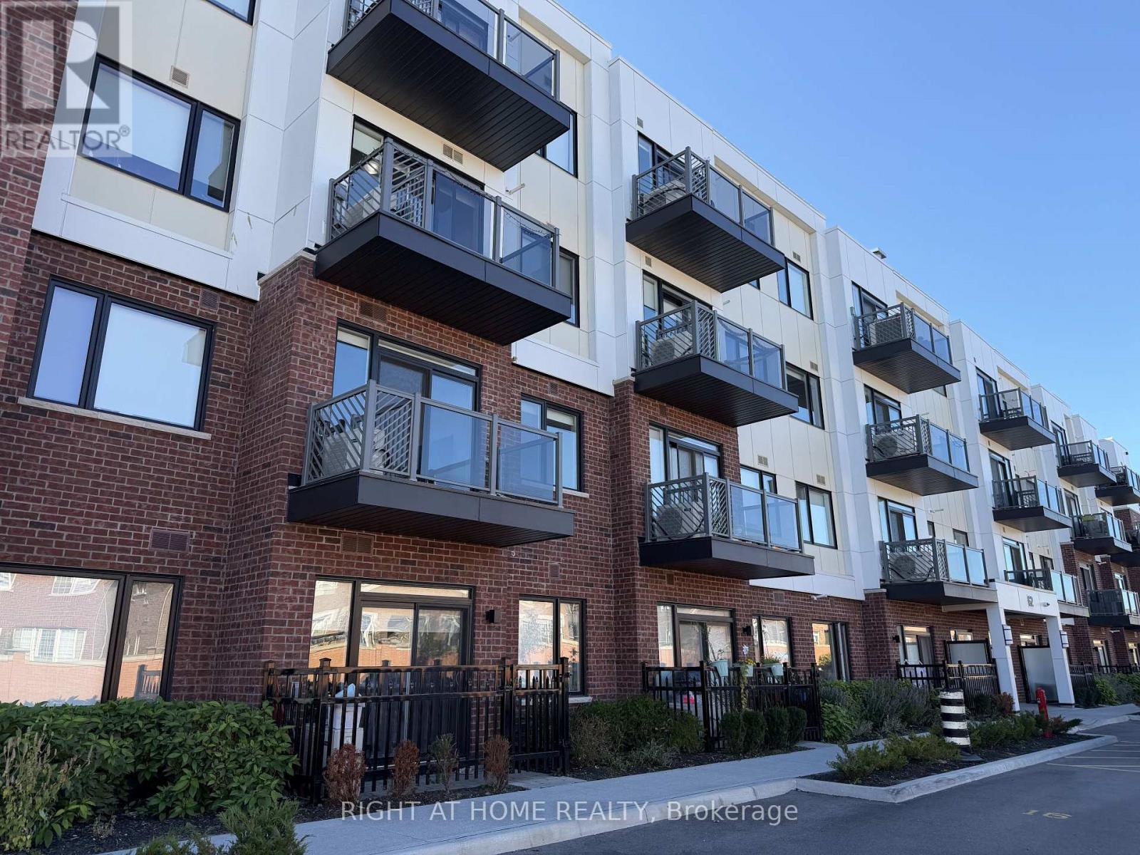207 - 62 Sky Harbour Drive, Brampton, Ontario  L6Y 0C1 - Photo 3 - W12467526