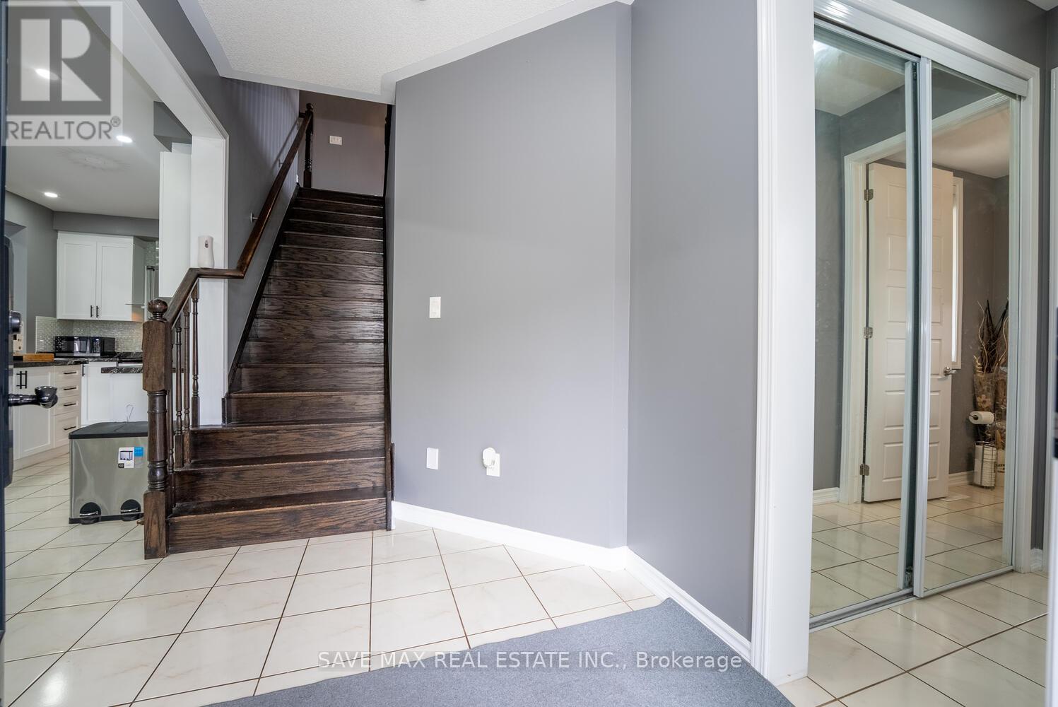 2 Billiter Road, Brampton, Ontario  L7A 4G8 - Photo 4 - W12467534