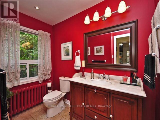 9 Alexander Street, Brampton, Ontario  L6V 1H7 - Photo 12 - W12467564