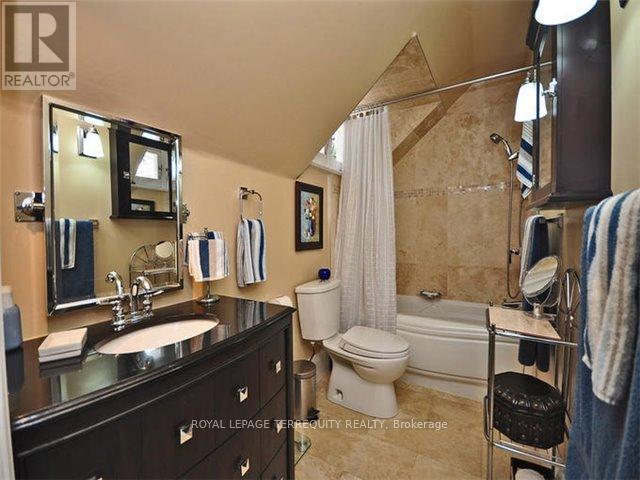 9 Alexander Street, Brampton, Ontario  L6V 1H7 - Photo 16 - W12467564