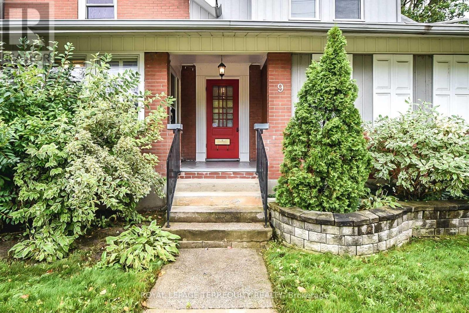 9 Alexander Street, Brampton, Ontario  L6V 1H7 - Photo 2 - W12467564