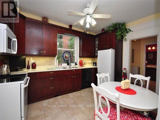 9 Alexander Street, Brampton, Ontario  L6V 1H7 - Photo 3 - W12467564