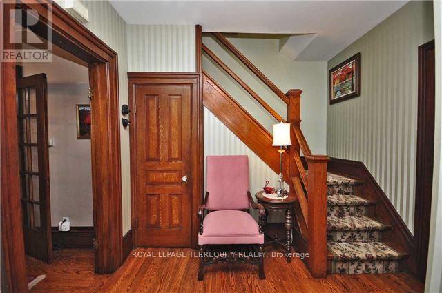 9 Alexander Street, Brampton, Ontario  L6V 1H7 - Photo 4 - W12467564