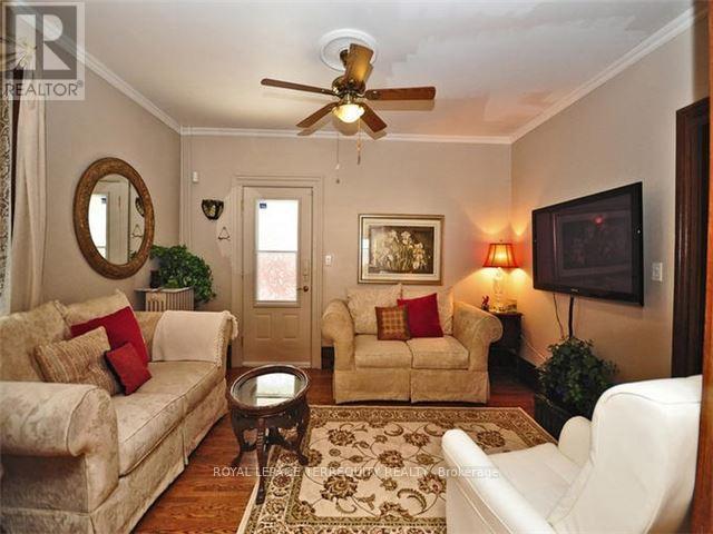 9 Alexander Street, Brampton, Ontario  L6V 1H7 - Photo 5 - W12467564