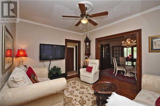 9 Alexander Street, Brampton, Ontario  L6V 1H7 - Photo 6 - W12467564