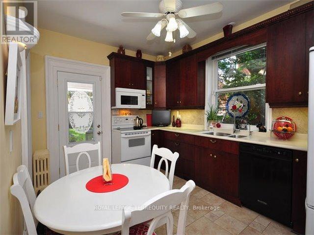 9 Alexander Street, Brampton, Ontario  L6V 1H7 - Photo 9 - W12467564