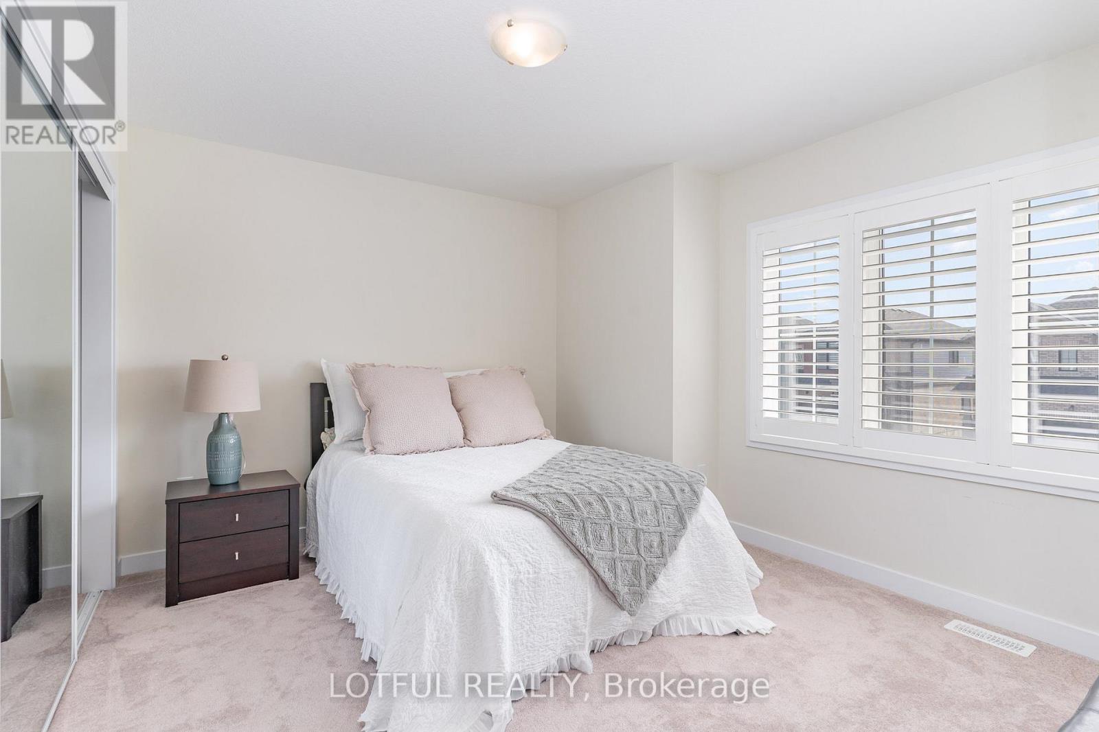 82 Lilac Circle, Haldimand, Ontario  N3W 0H6 - Photo 16 - X12467574