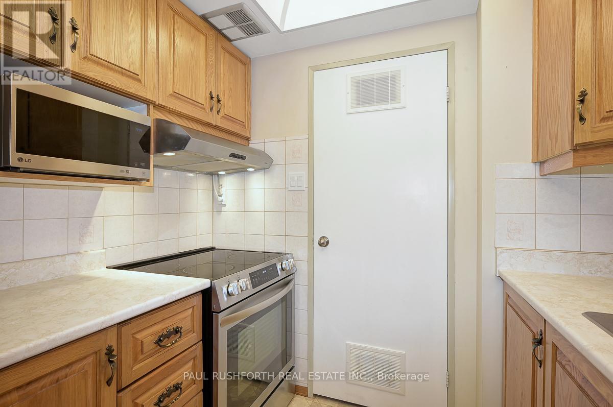 707 - 555 Brittany Drive, Ottawa, Ontario  K1K 4C5 - Photo 9 - X12467596