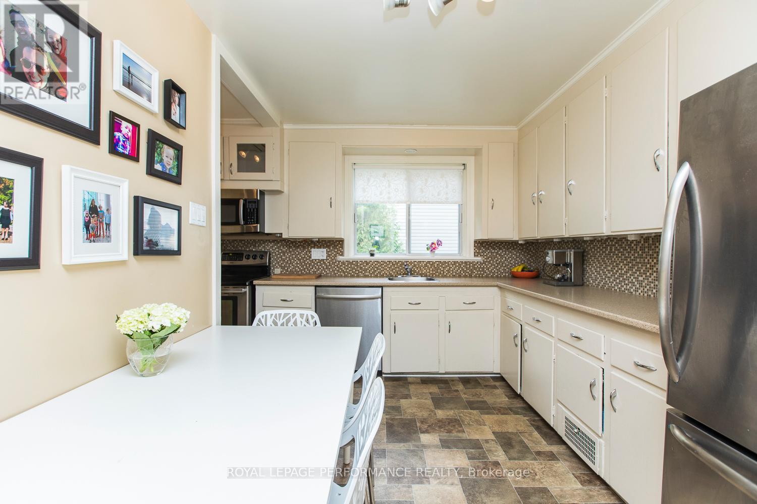 119 Glynn Avenue, Ottawa, Ontario  K1K 1S7 - Photo 9 - X12467598