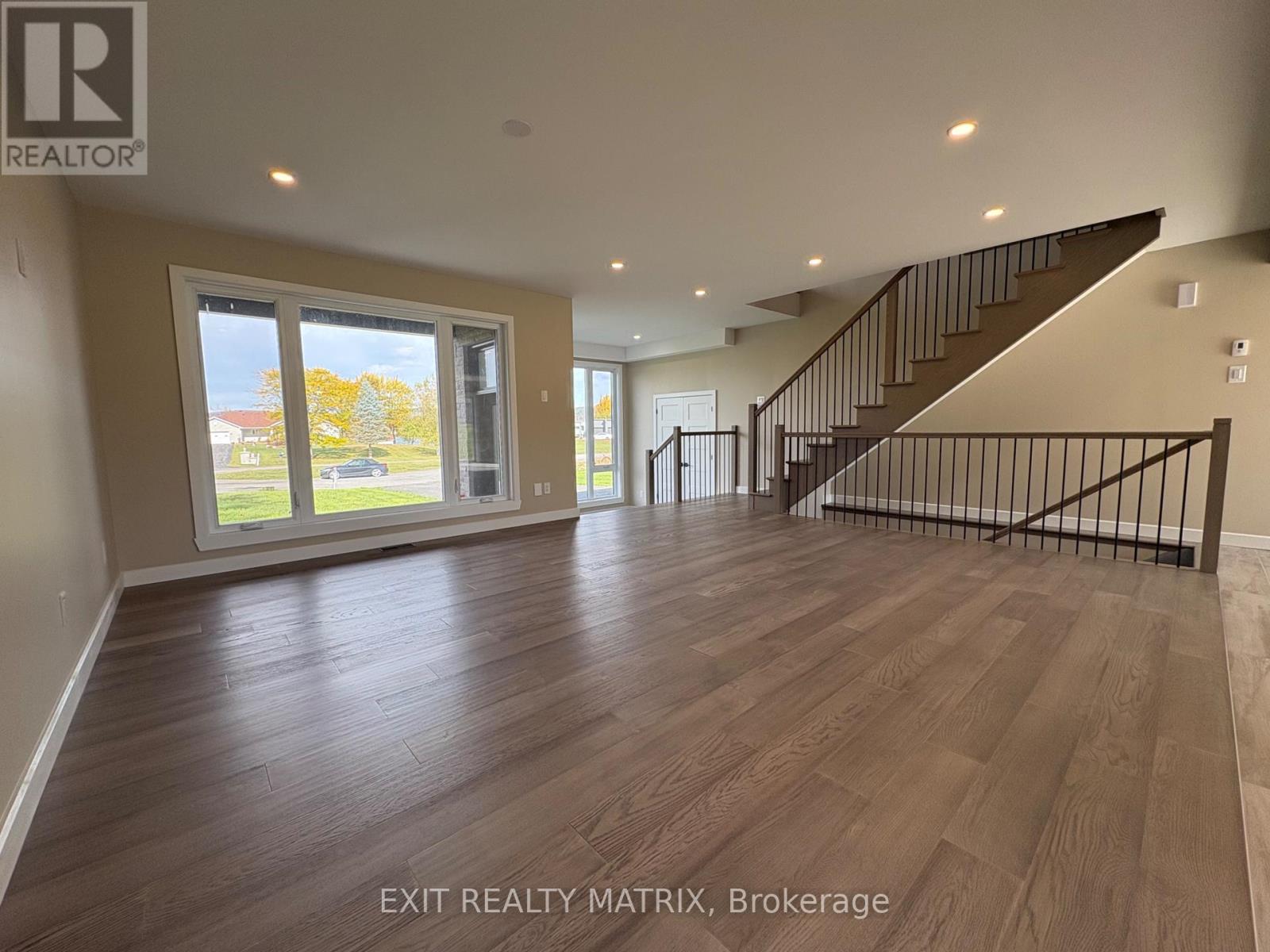 170 Gascon Street E, Alfred And Plantagenet, Ontario  K0B 1J0 - Photo 2 - X12467617