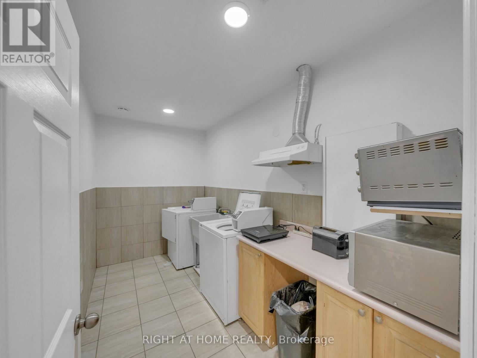 12 - 279 Drouillard Road, Windsor, Ontario  N8Y 2P4 - Photo 9 - X12467554