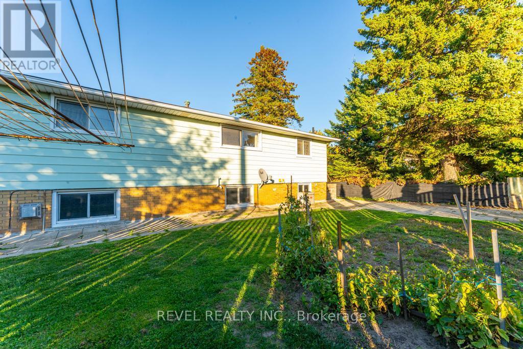 69 Buckingham Drive, Hamilton, Ontario  L9C 2G6 - Photo 12 - X12467565